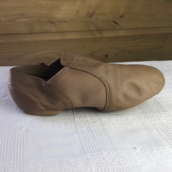 right foot* dance shoe w/ low heel size 10M nude - Picture 2 of 9